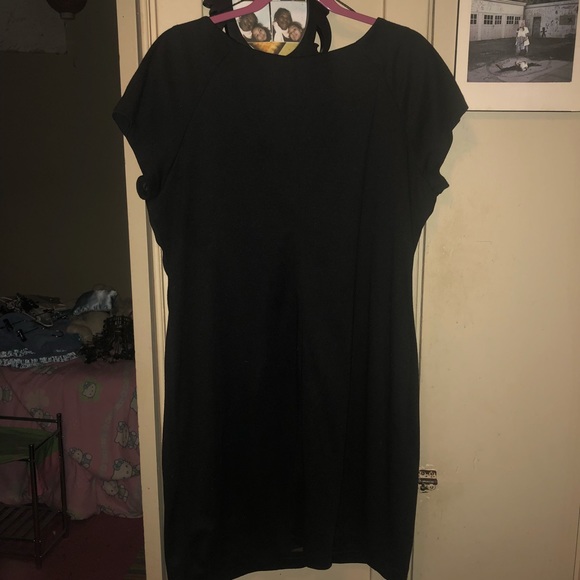 Host Pick🤩‼️Ronni Nicole Black Laser Cut Dress 👗 - Picture 4 of 8